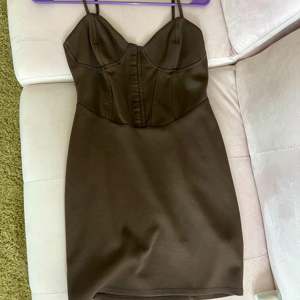 Cute brown dress, selling for cheap for college closet clean out!!
